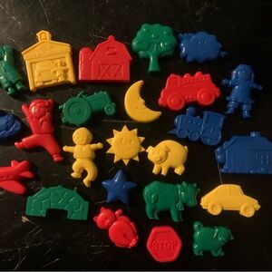 Lot Of 24 Discovery Toys Magnets Boy, Girl, Dog, Cat, School, Airplane, Barn
